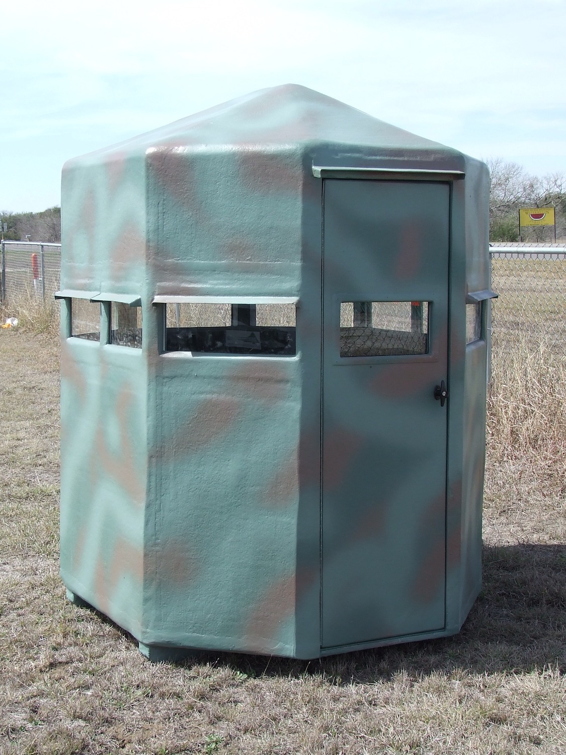 Deluxe Insulated Fiberglass Hunting Blind Hydro Composites, LLC